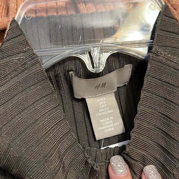 Ribbed  olive dress  - Picture 7 of 9